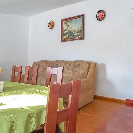 Σπίτι διακοπών 4 Bedroom Amazing In Parzensko