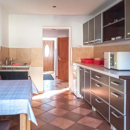 Σπίτι διακοπών 4 Bedroom Amazing In Parzensko Nowogrodek Pomorski