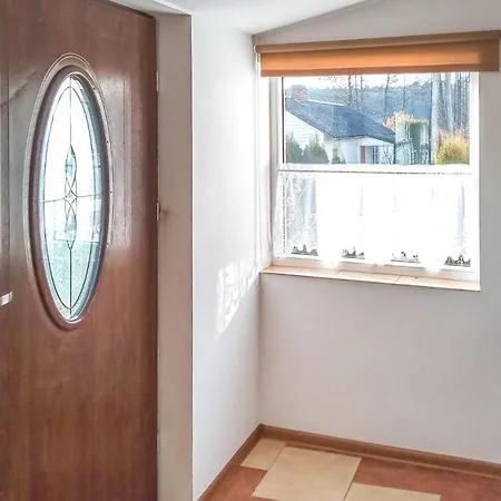 4 Bedroom Amazing In Parzensko Σπίτι διακοπών *