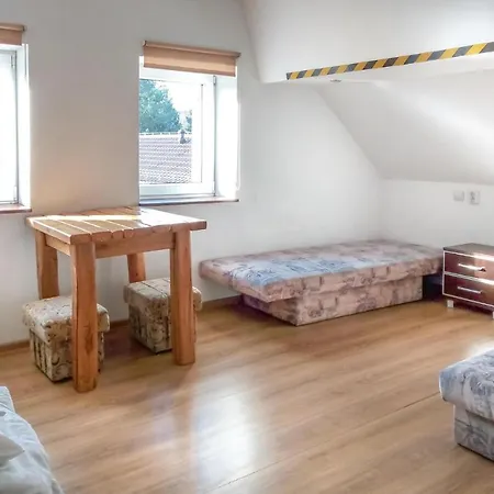 4 Bedroom Amazing In Parzensko 度假居