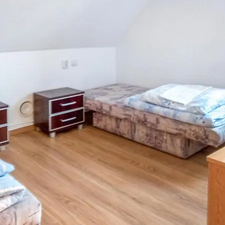 Σπίτι διακοπών 4 Bedroom Amazing In Parzensko Nowogrodek Pomorski