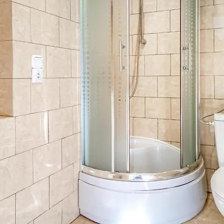 度假居 4 Bedroom Amazing In Parzensko *